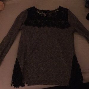 Long sleeved shirt with lace decor